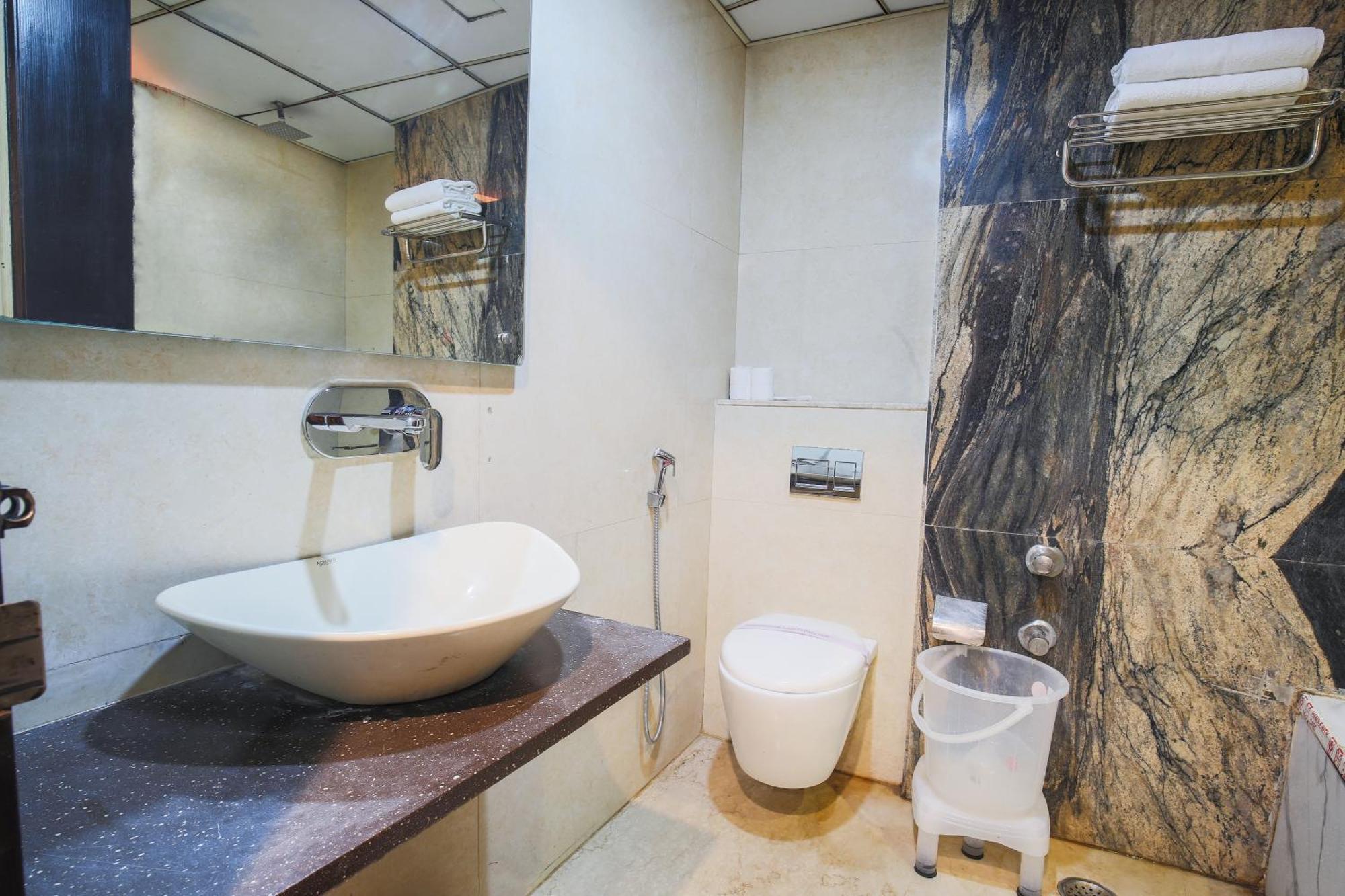 Hotel Uppal International, Near New Delhi Railway Station Екстер'єр фото