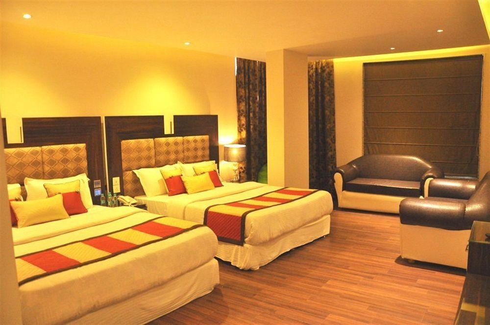 Hotel Uppal International, Near New Delhi Railway Station Екстер'єр фото